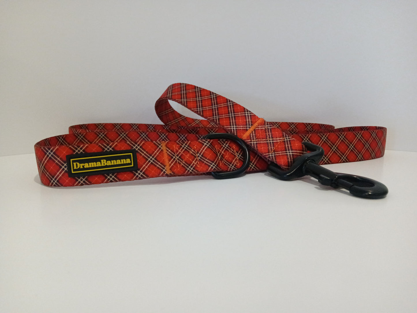 Dramabanana 6 foot Red Plaid Leash /Laisse rouge carroté de 6 pieds