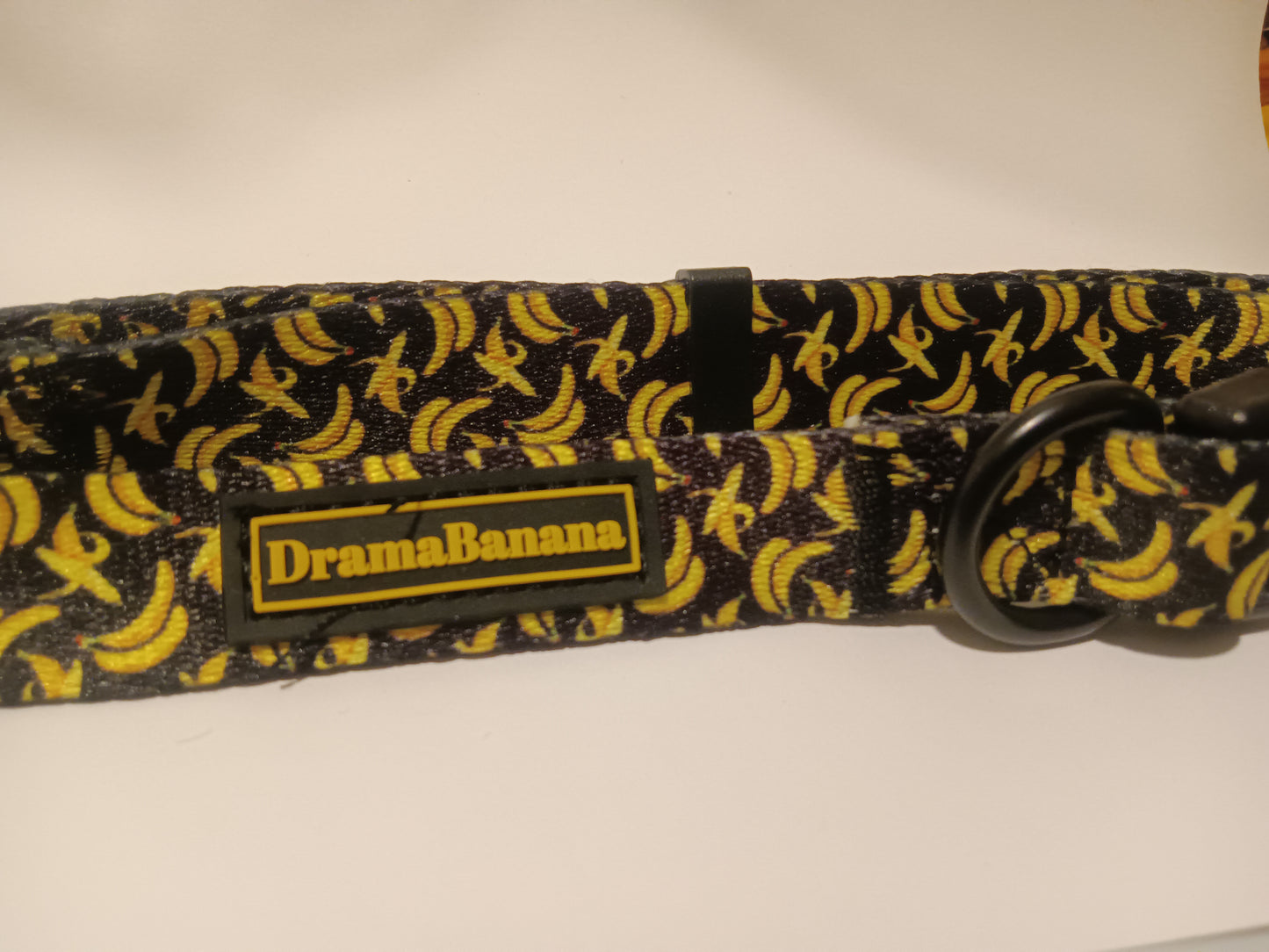 Dramabanana clip collar black banana